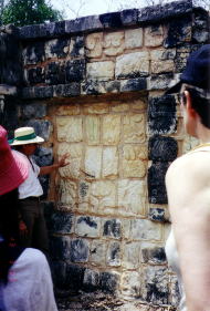 英語とスペイン語のバイリンガル・ガイドさん。